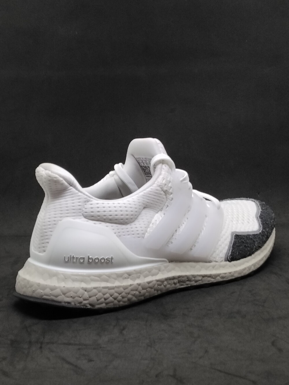 Adidas Ultraboost 1.0 'Black Toe' Unisex Running Sneaker Mens Size 9.5 US White - Picture 8 of 10